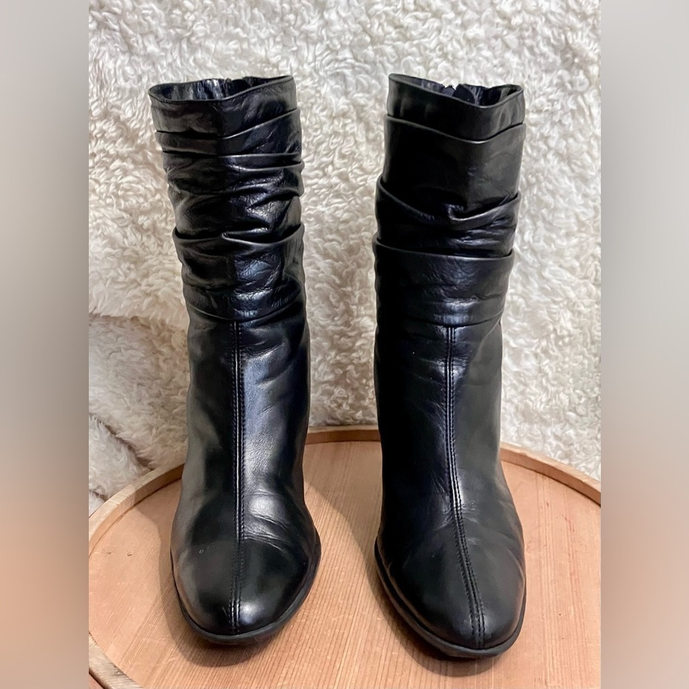 EUC Aquatalia Black Leather Zipper Ankle Block Heel Ruched Boots Size 7.5-8 - Picture 2 of 13